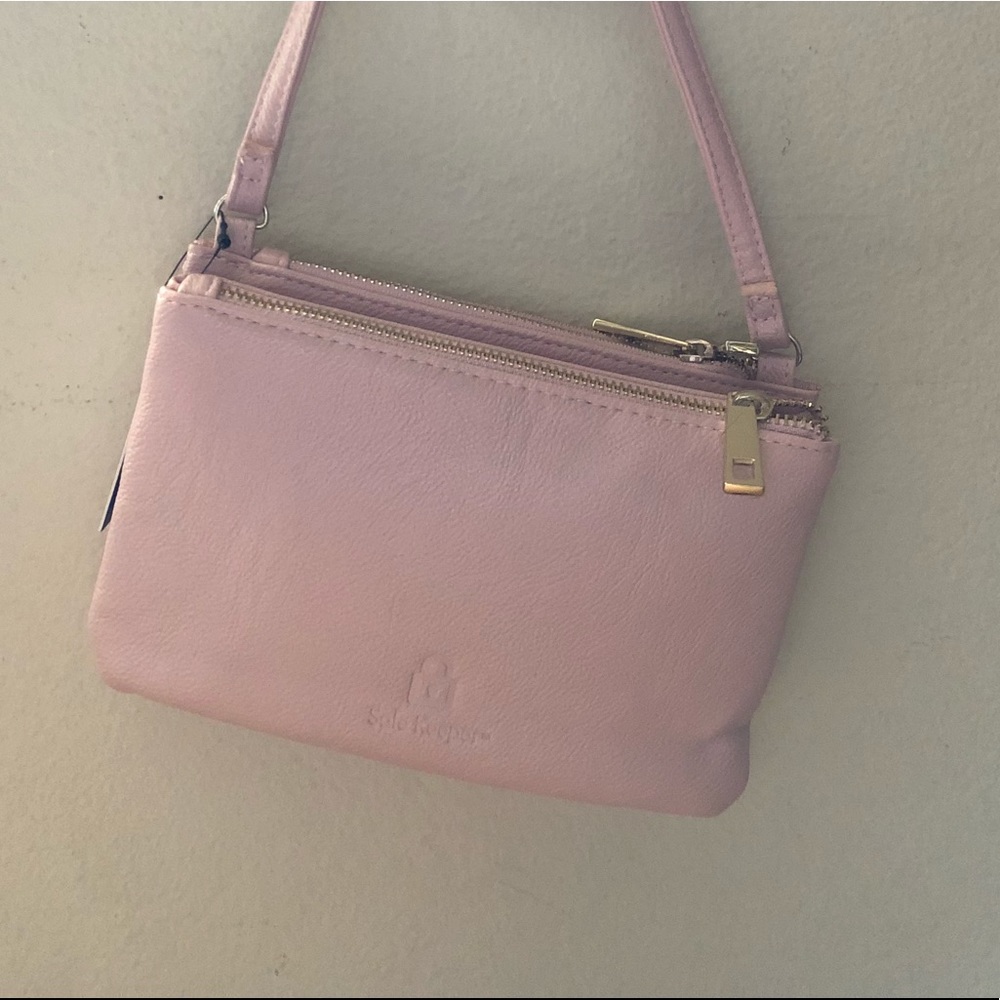 Apt 9 safe keeper bag (w/ portable charger)